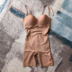NWT Skims Body UNDERWIRE MID THIGH BODYSUIT size small
